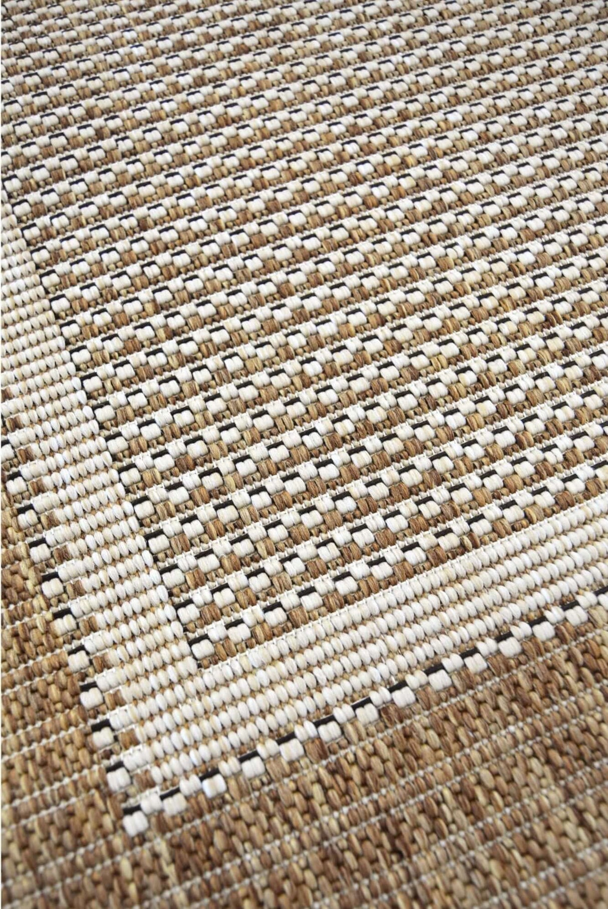 The Rugs’ Denver Bordered Indoor/Outdoor Rug | 1589