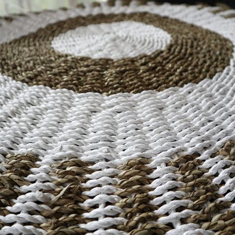 The Rugs Round Seagrass White Tan Sun Rug - 1m