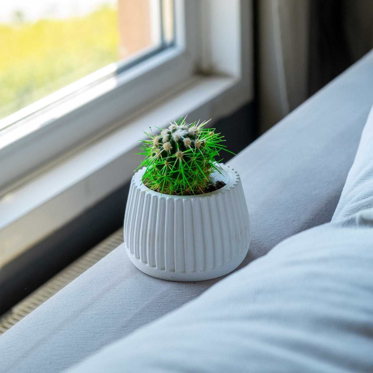 Gloria Home White Concrete Mug Plant Pot