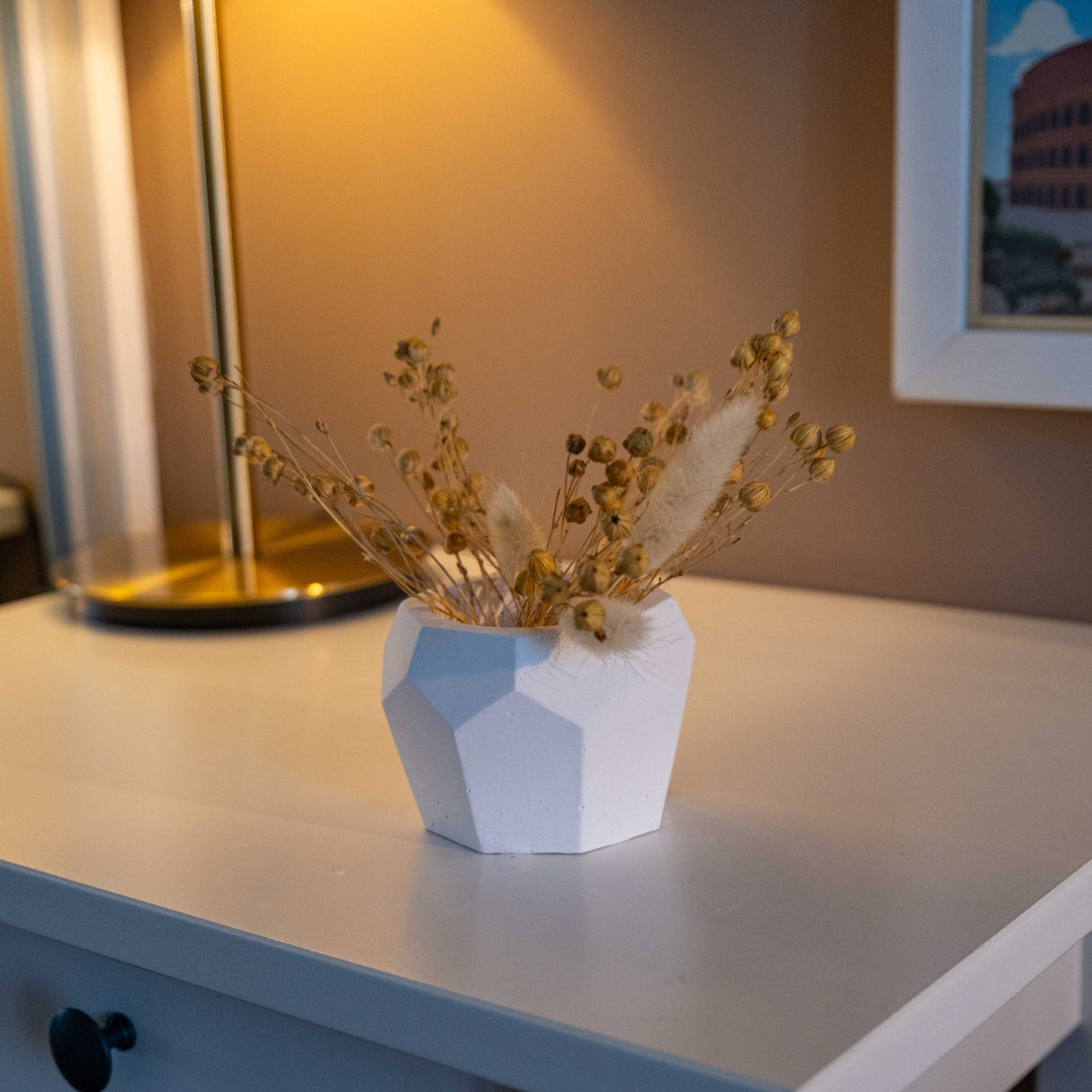 Gloria Home White Concrete Bee Home Pot