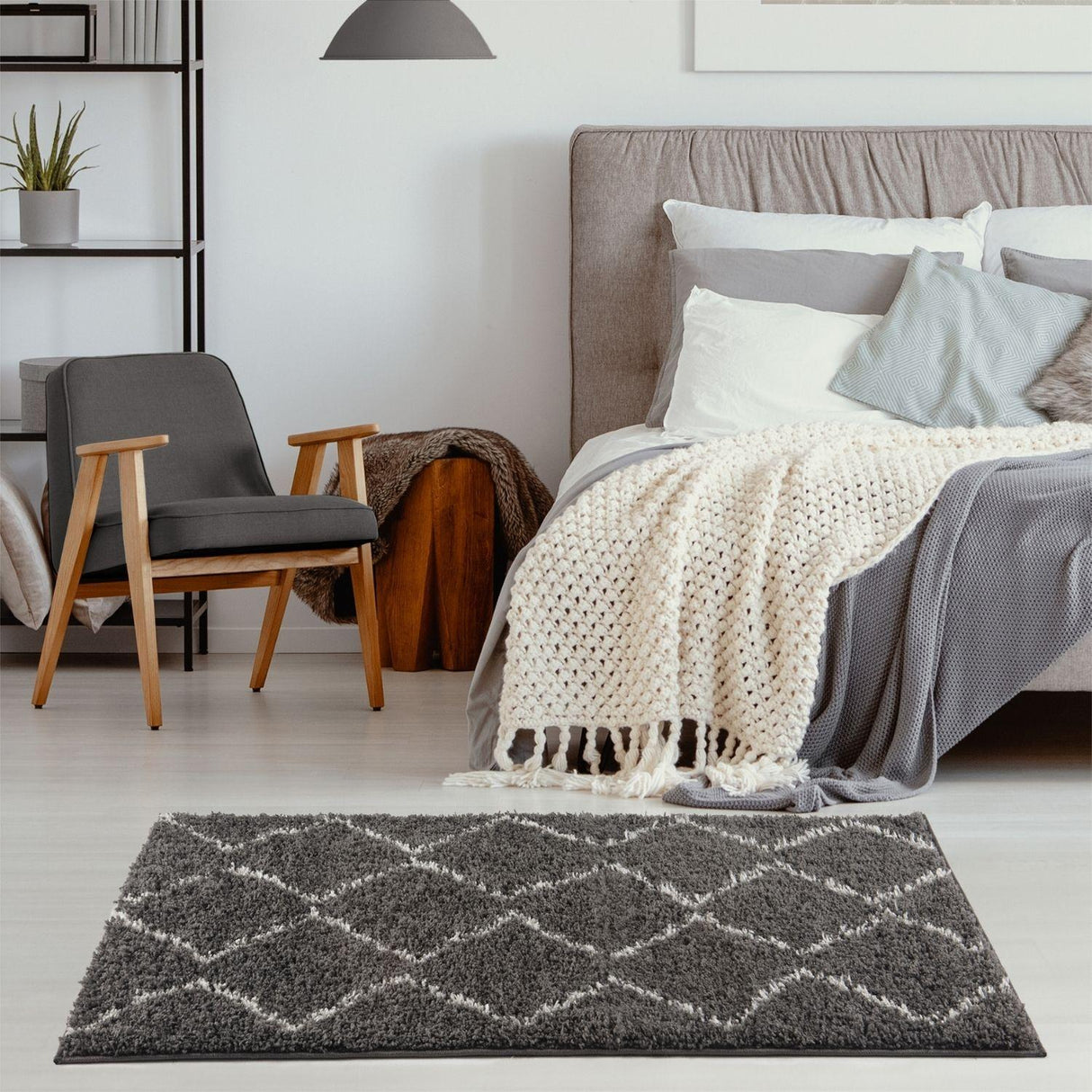 Moroccan Dark Grey Shaggy Rug 840 by The Rugs