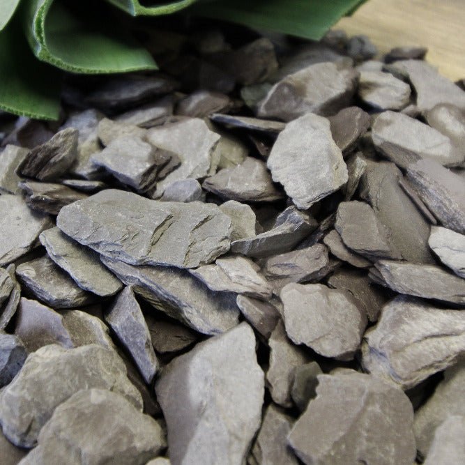 Dandy’s Welsh Blue Plum Crushed Slate Chippings - 20mm