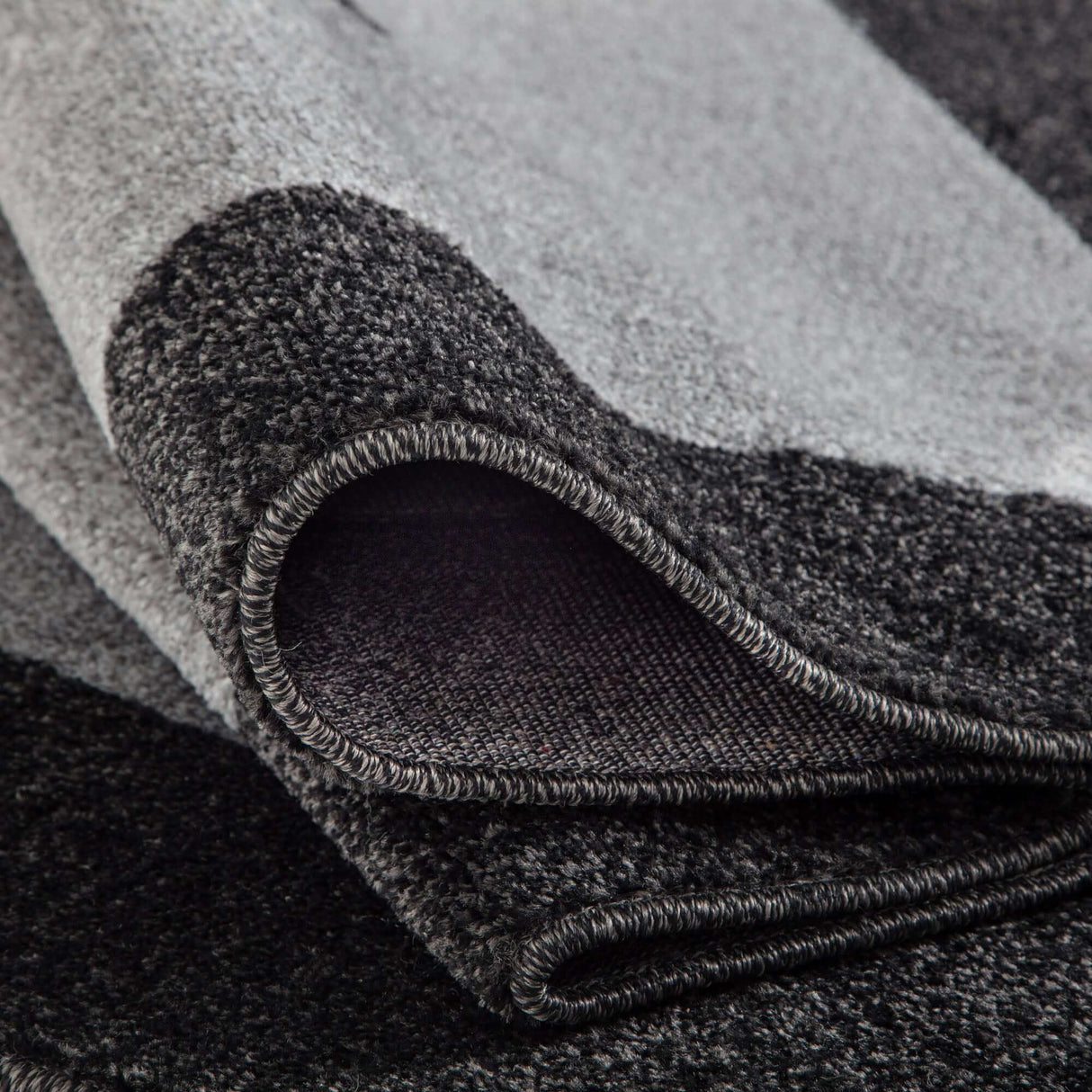 Ephesus Grey Black Rug | 100% polypropylene
