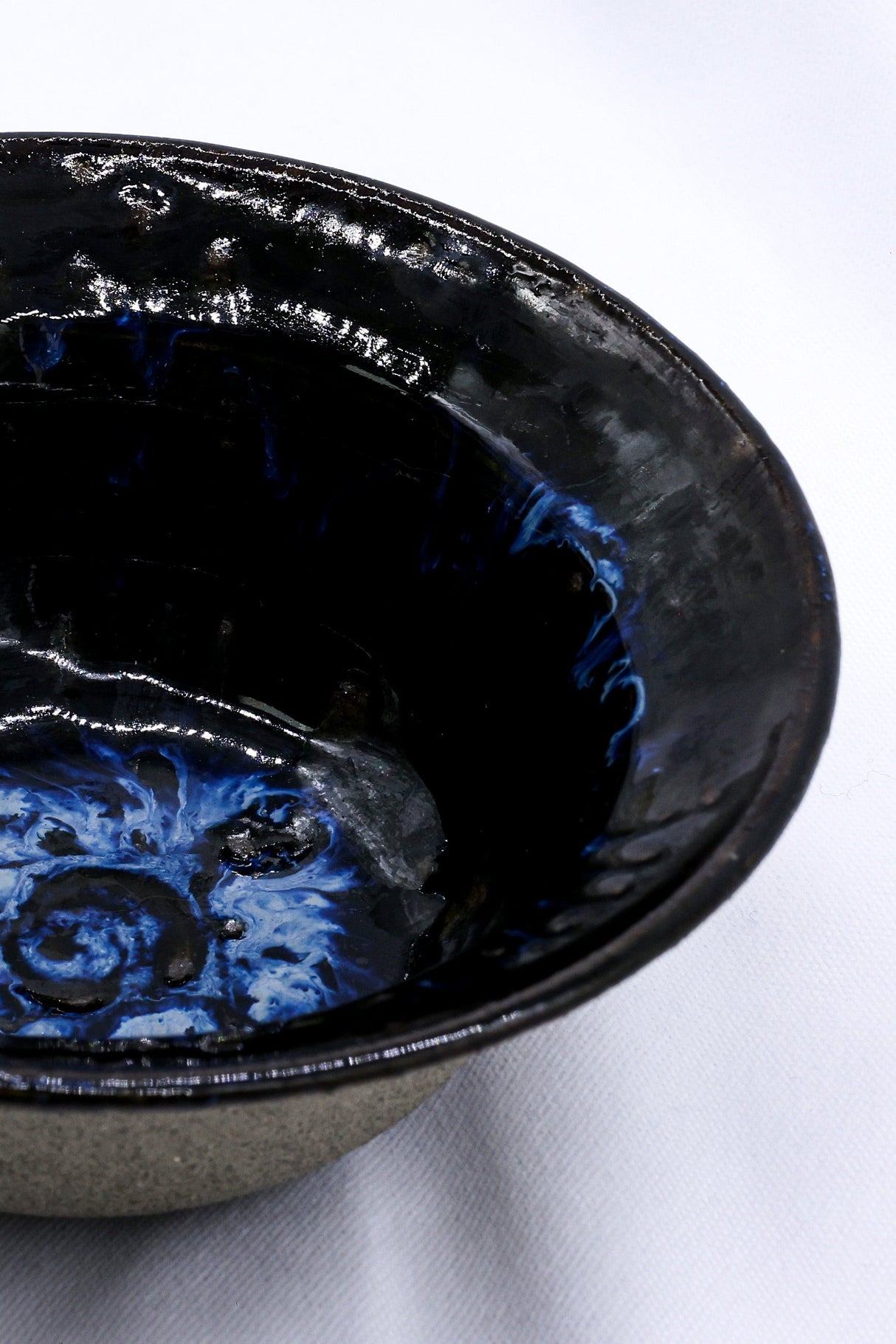 Cavewater Spiral Blue Handmade Grey Stoneware Bowl - 7,5'