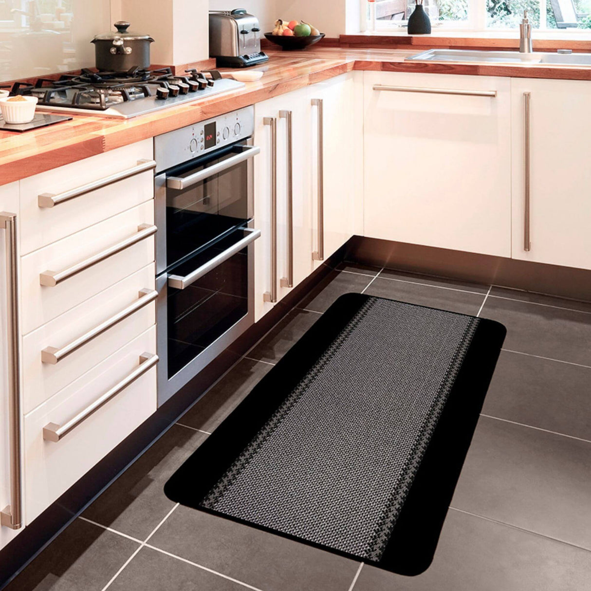 Washable Bordered Black Rug 116BL by The Rugs