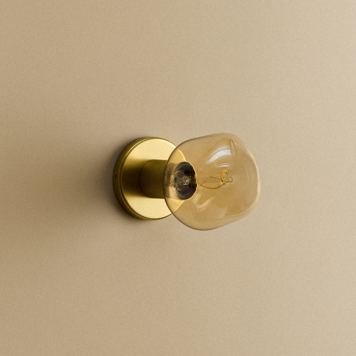 Tala Lochan Wall Light in Brass with Voronoi I