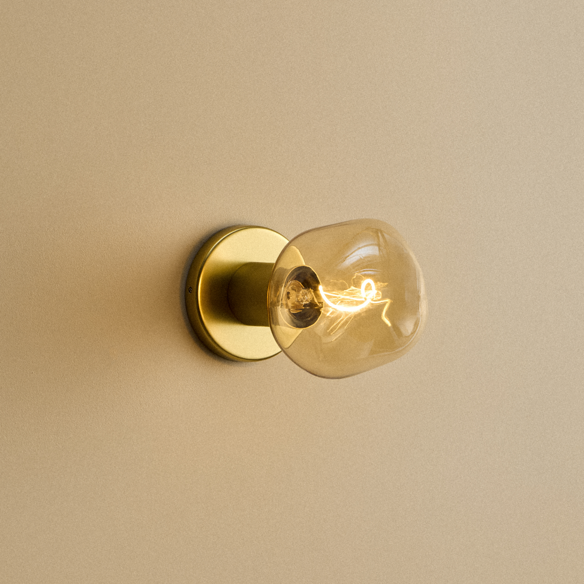 Tala Lochan Wall Light in Brass with Voronoi I