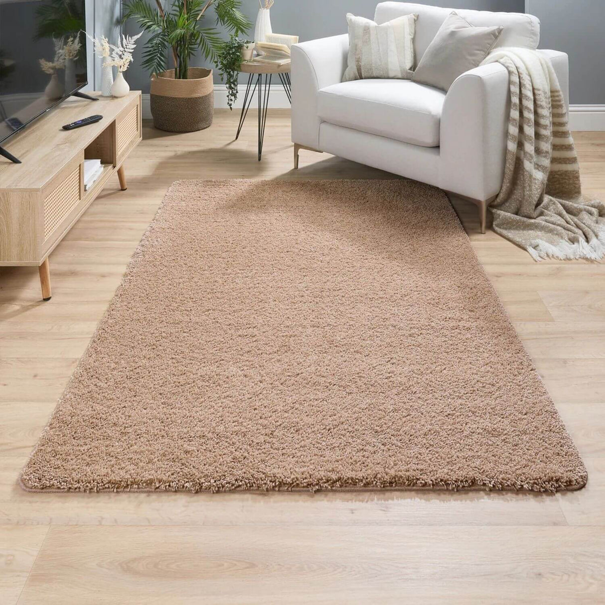 Washable Nude Pink Shaggy Rug - 100% polypropylene