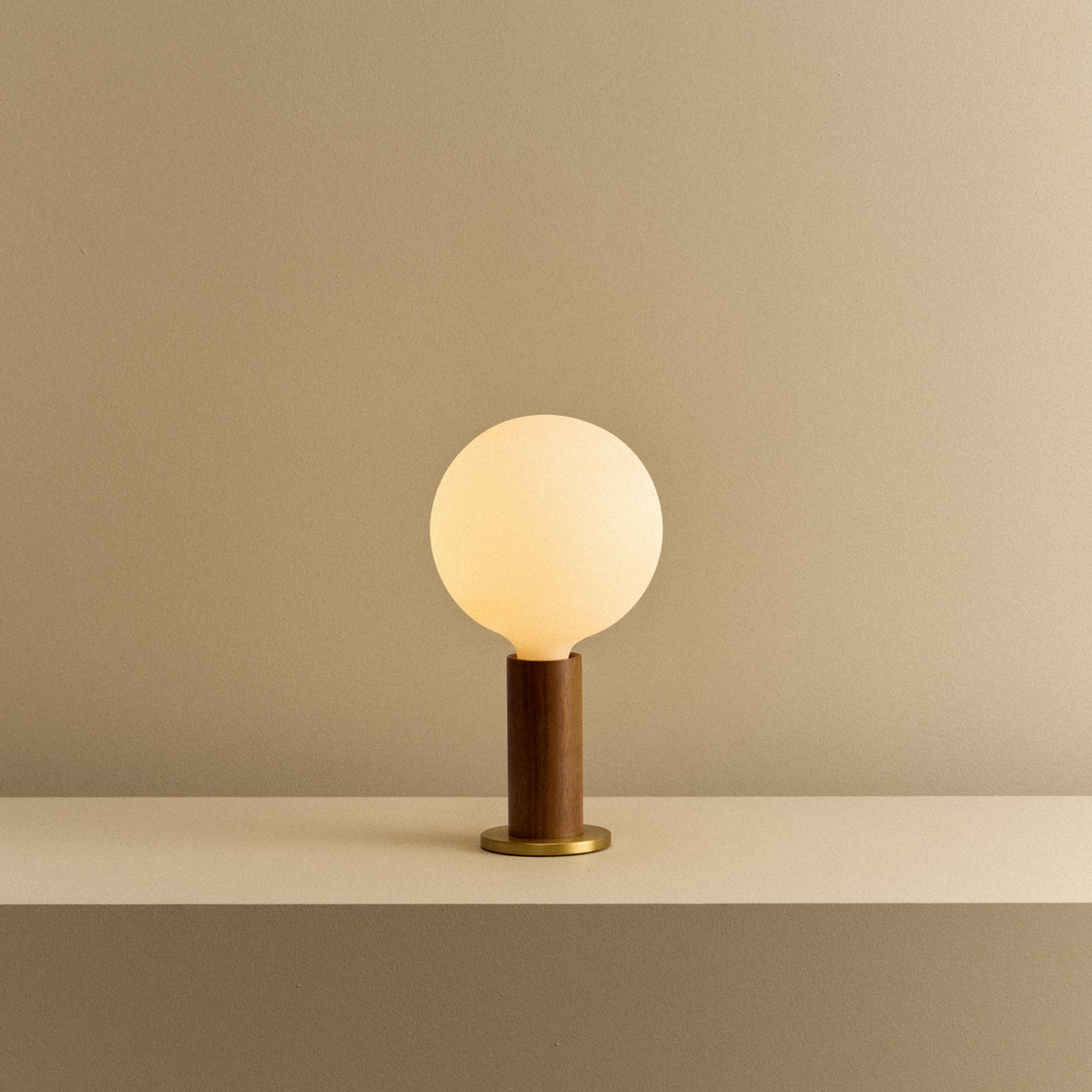 Tala Knuckle Table Lamp Walnut + Sphere IV