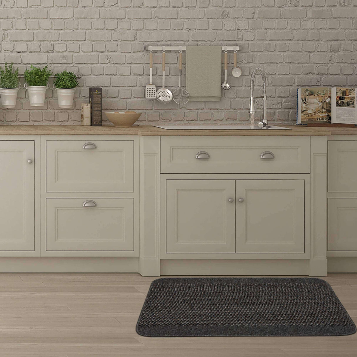 Washable Bordered Dark Grey Rug 110D | The Rugs
