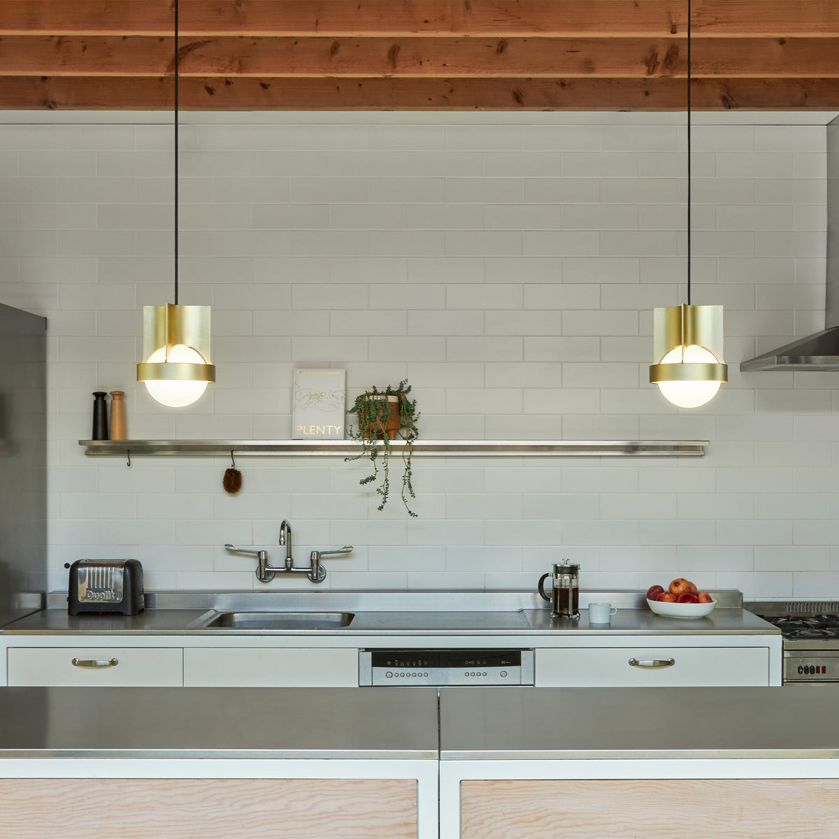 Tala Loop Single Pendant Gold + Sphere IV