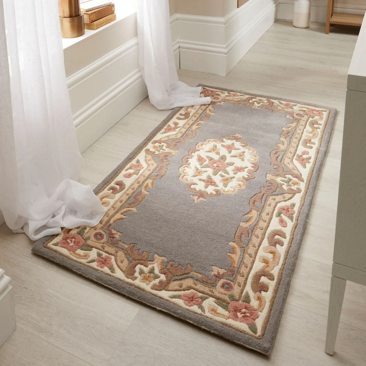Shensi Grey Medallion Rug - 100% pure wool
