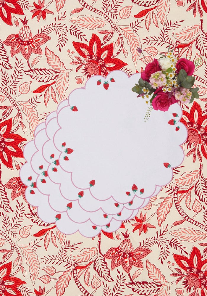 Casa by Josephine Jenno Strawberry Round Scalloped Placemats - Set of 4