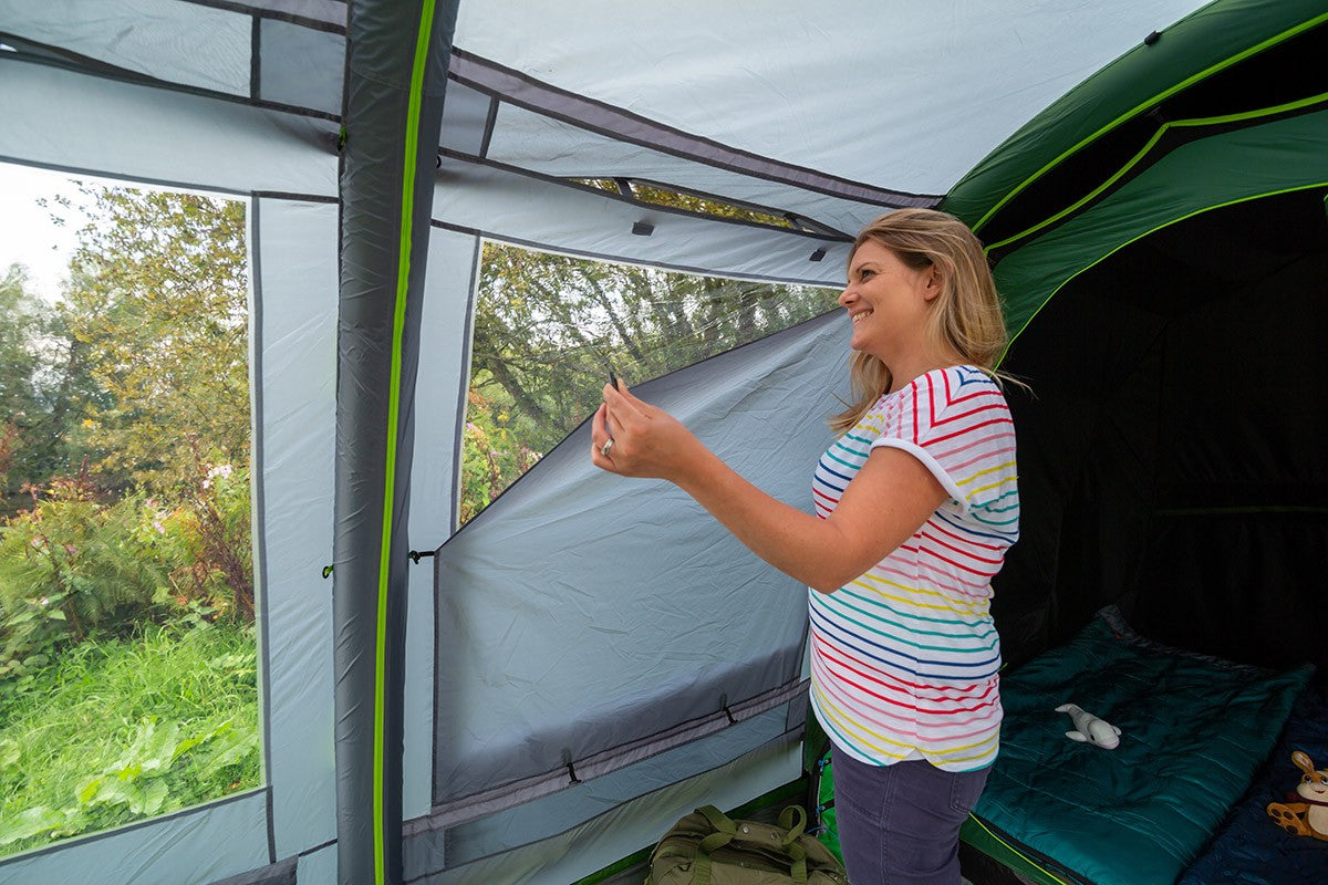 Image - Coleman Valdes Deluxe 4XL Air BlackOut Tent