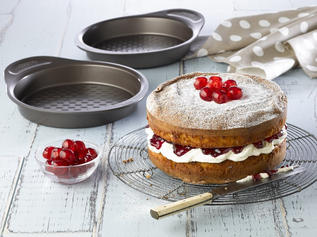 Image - Pyrex asimetriA Metal Easy-grip Cake Pan, 26cm, Brown