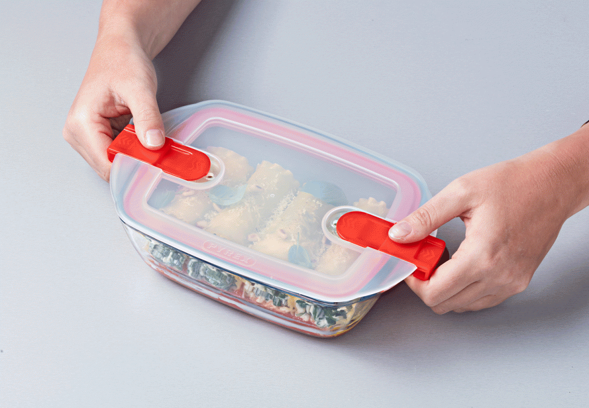 Image - Pyrex Cook & Heat Rectangular Glass Food Container with Patented Microwave Safe Lid, 23x15x6cm