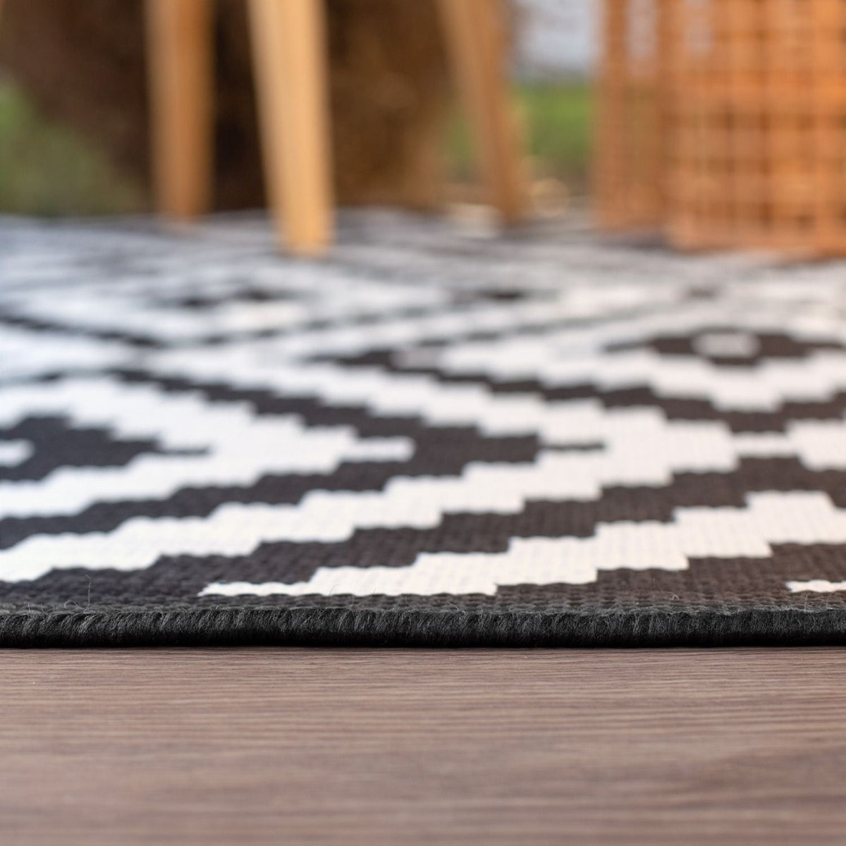 The Rugs Ecology Outdoor Rug Black | 100bl