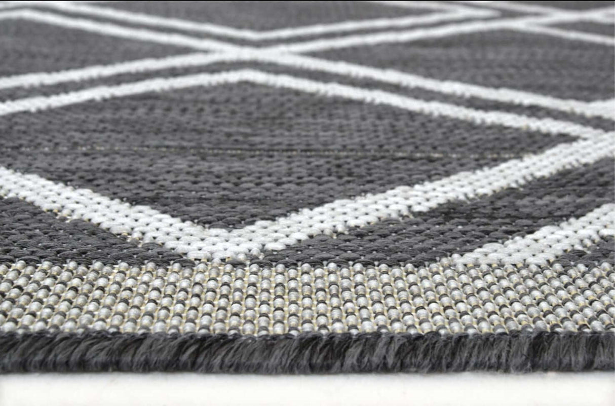 County Diamonds Indoor‑Outdoor Rug 11651A by The Rugs