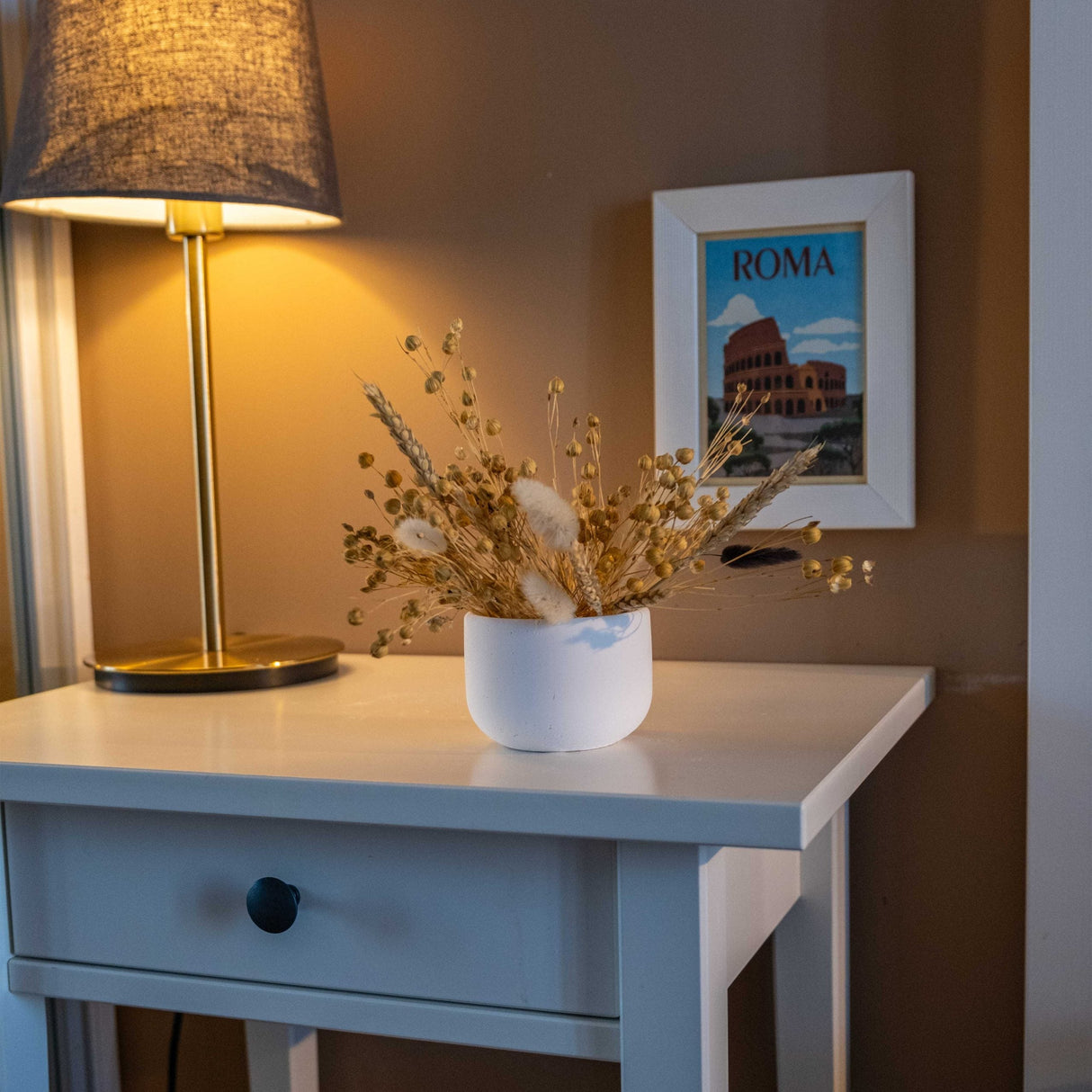 Gloria Home White Concrete Pine Pot Planter