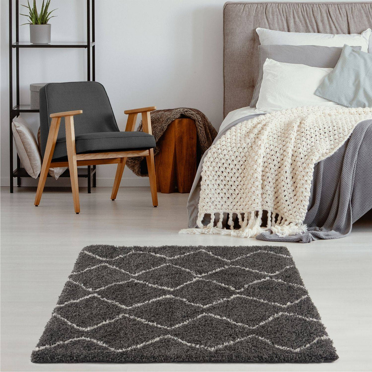 Moroccan Dark Grey Shaggy Rug 840 by The Rugs