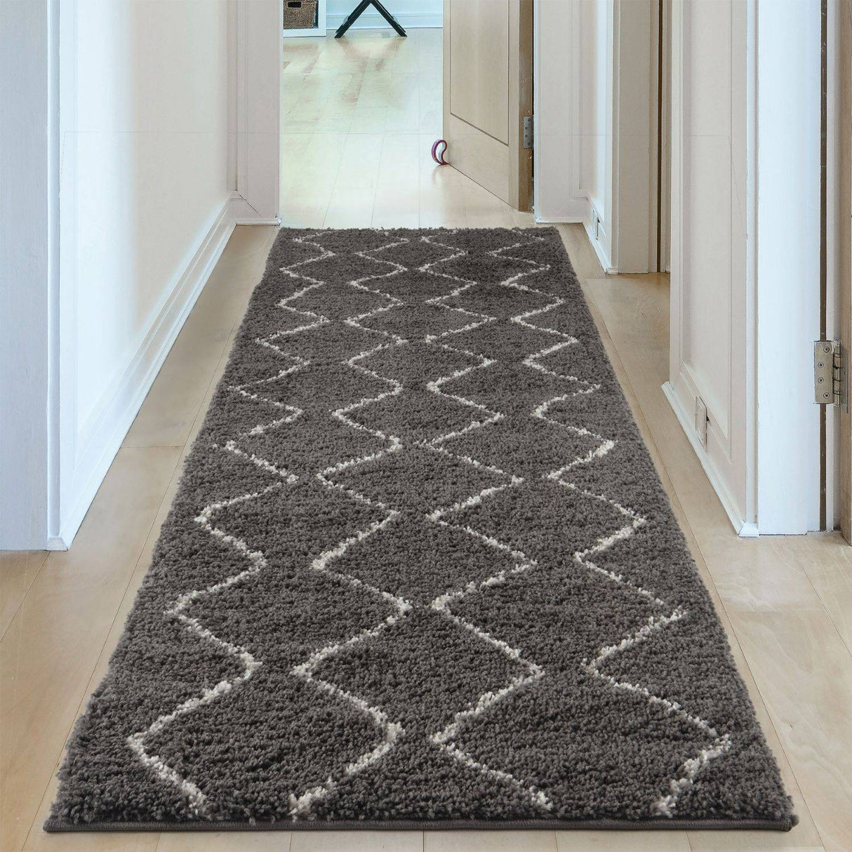 Moroccan Dark Grey Shaggy Rug 840 by The Rugs