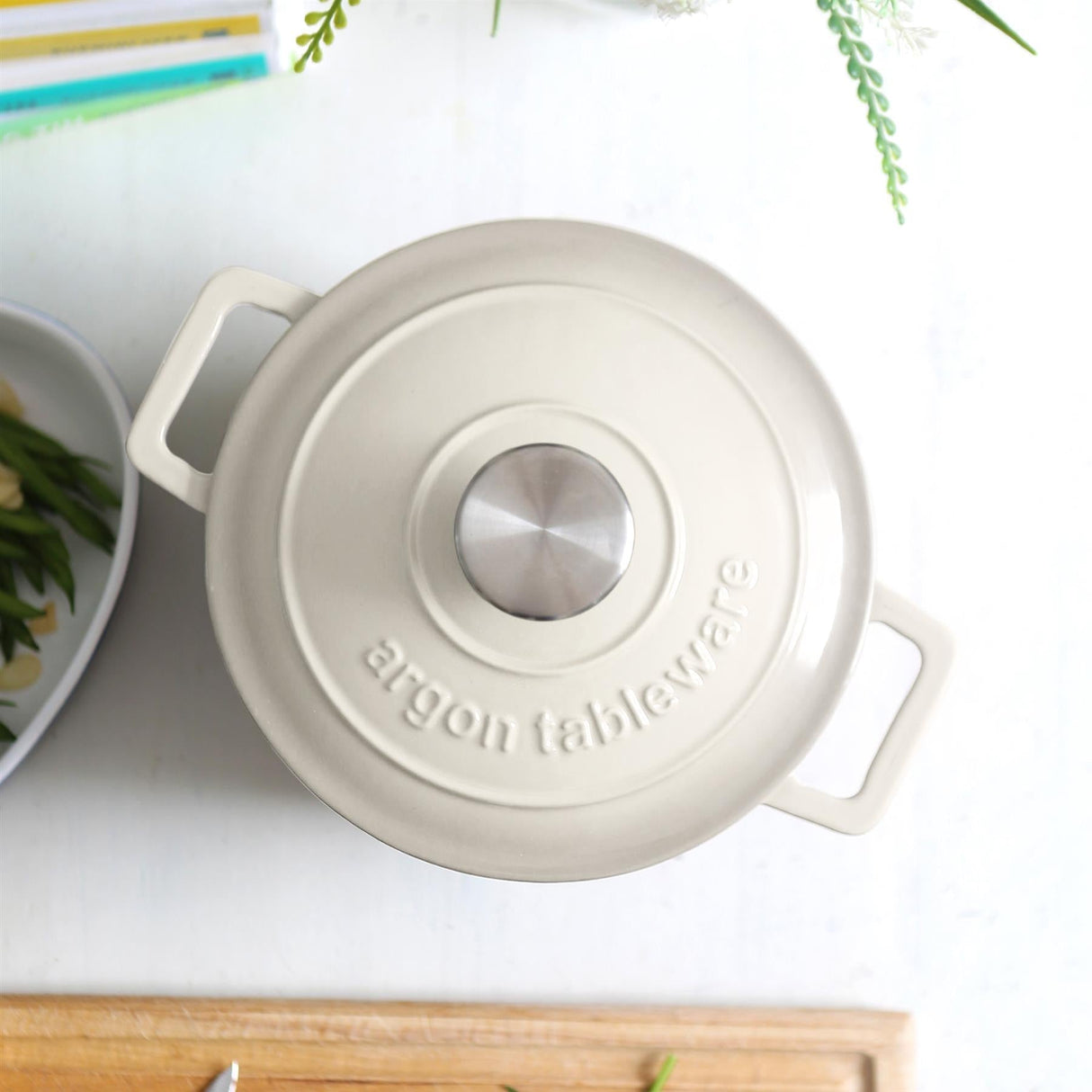Rinkit Pebble Gloss Round Cast Iron Casserole Dish - 2.8L