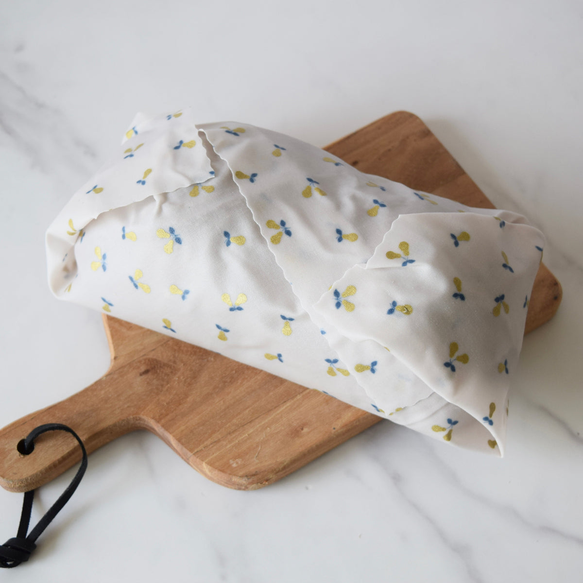 Lou-bees Gold Metallic Pears Large Reusable Food Wrap