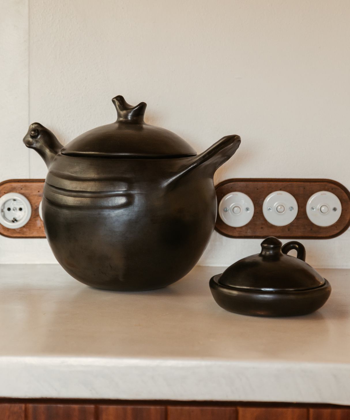 CasaLatina Black Clay Hen Cocotte