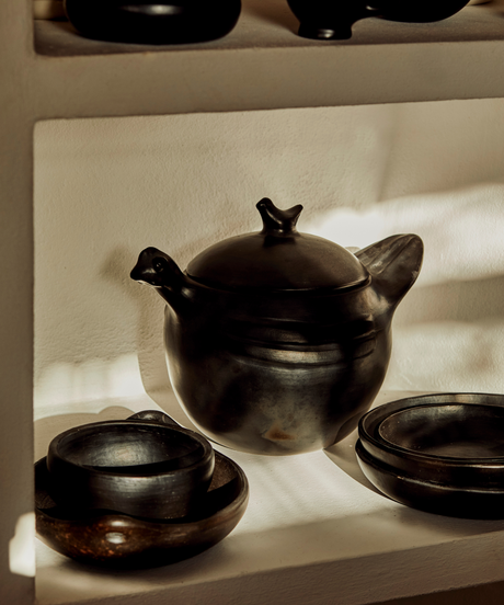 CasaLatina Black Clay Hen Cocotte