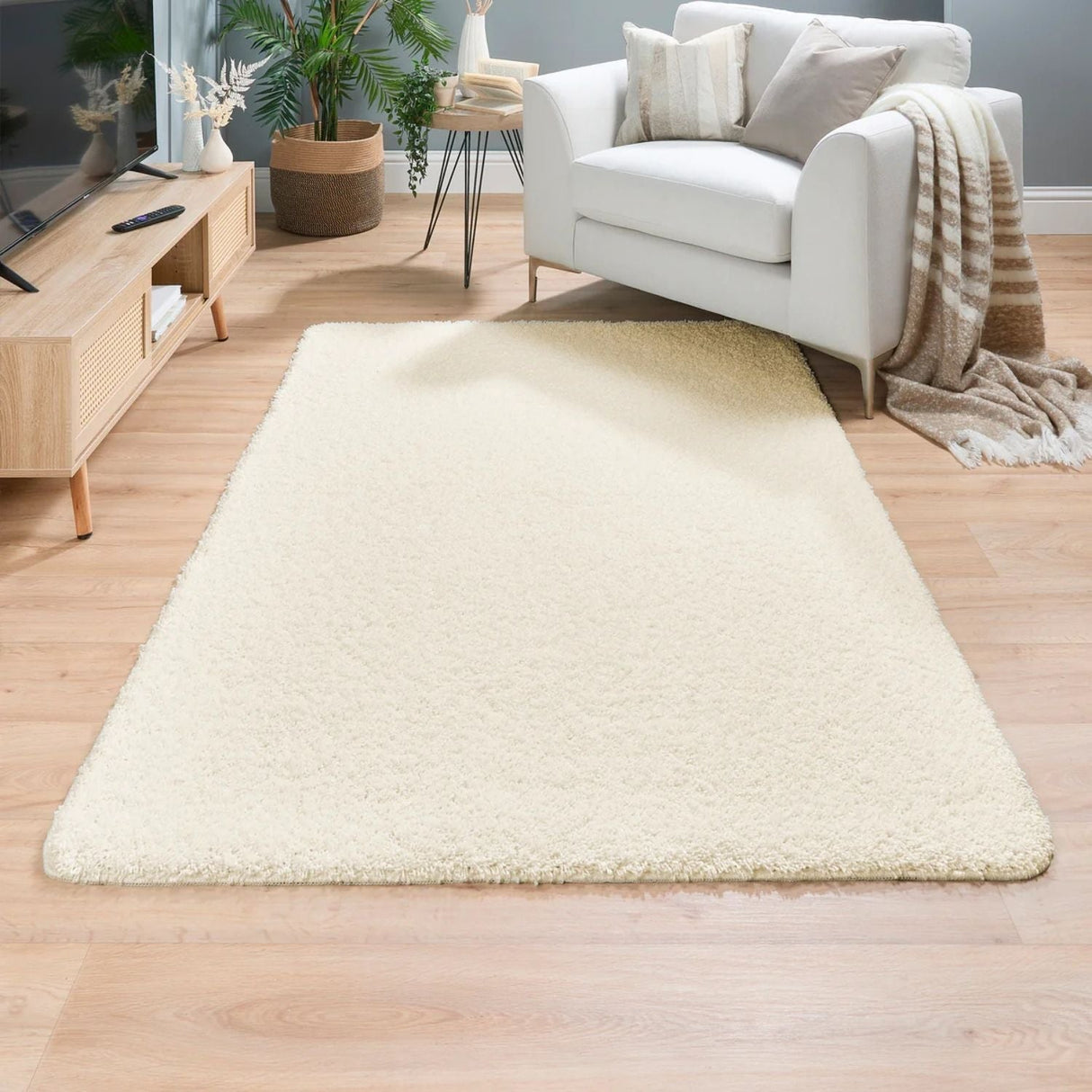 Machine Washable Ghost Ivory Shaggy Rug by The Rugs