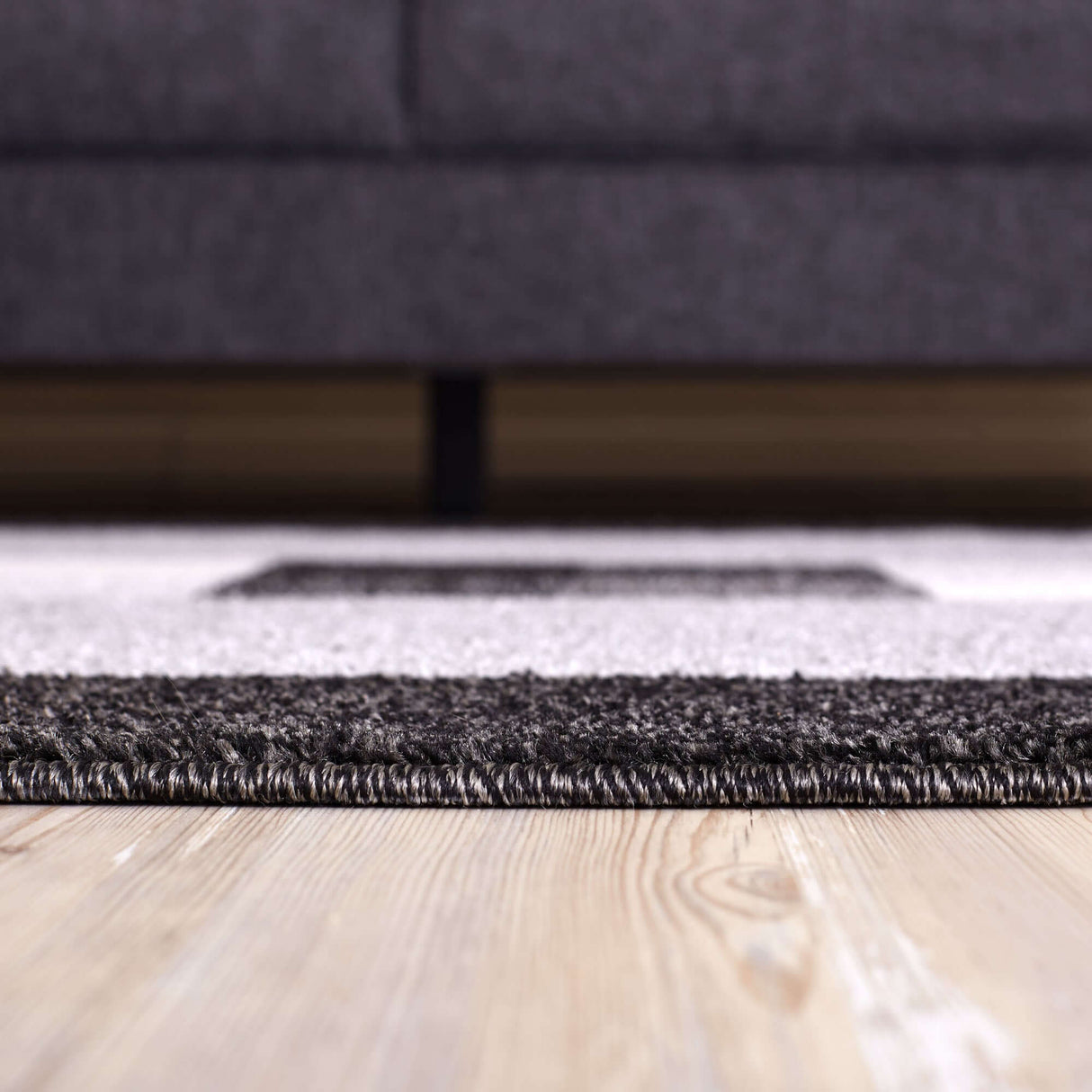 Ephesus Grey Black Rug | 100% polypropylene