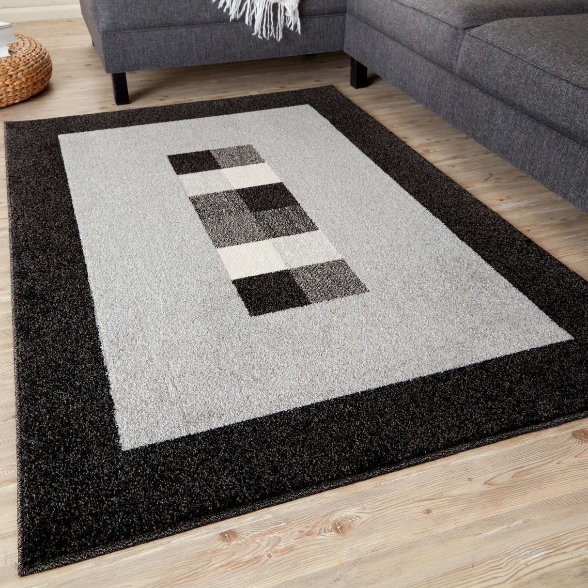 Ephesus Grey Black Rug | 100% polypropylene