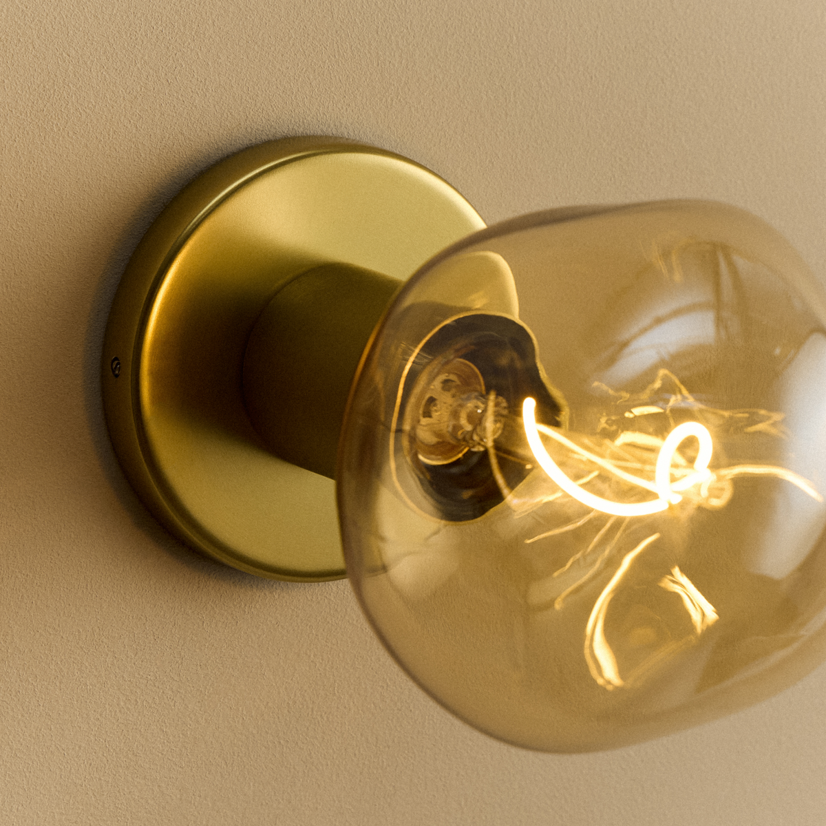 Tala Lochan Wall Light in Brass with Voronoi I