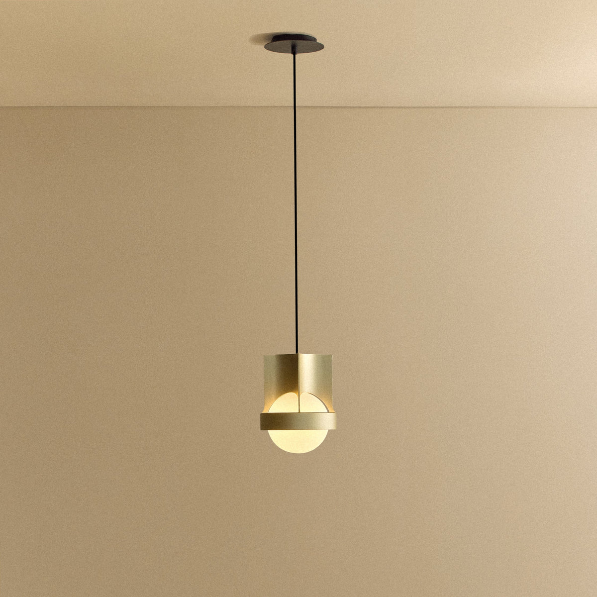 Tala Loop Single Pendant Gold + Sphere IV