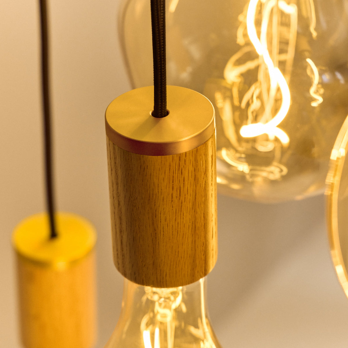 Tala Nine Pendant in Oak Voronoi II