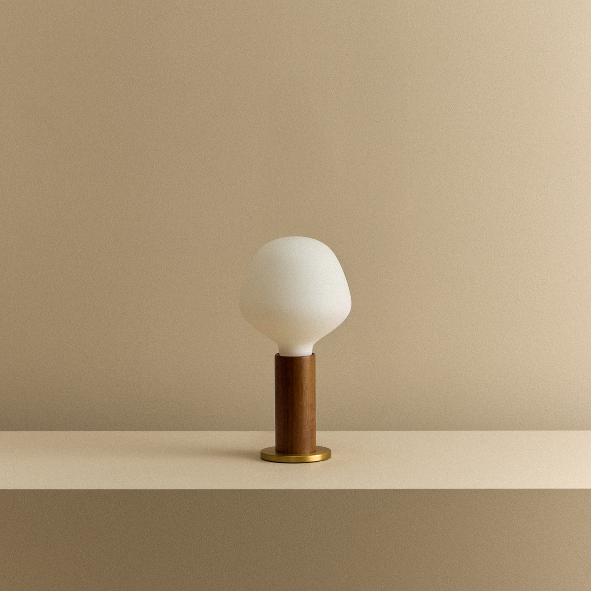Tala Knuckle Table Lamp in Walnut with Enno Bulb