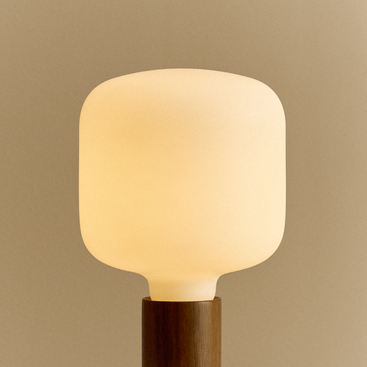 Tala Knuckle Table Lamp in Walnut with Oblo Bulb
