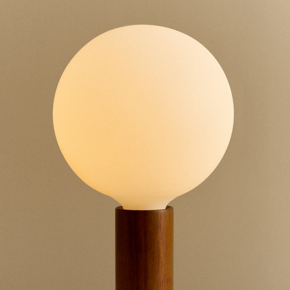 Tala Knuckle Table Lamp Walnut + Sphere IV
