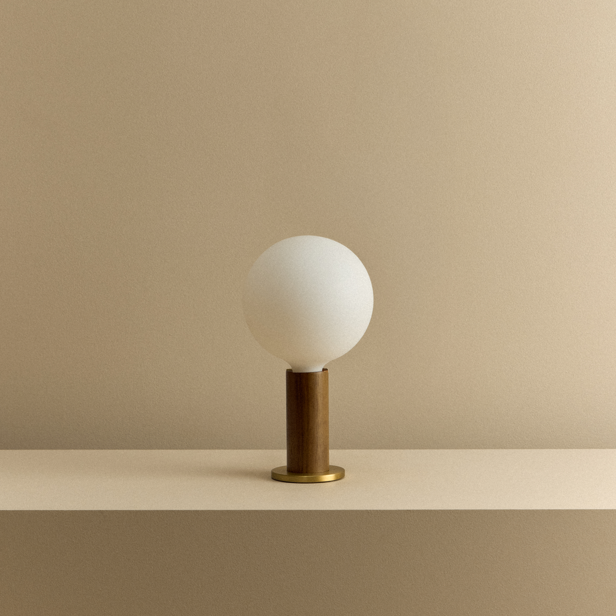 Tala Knuckle Table Lamp Walnut + Sphere IV