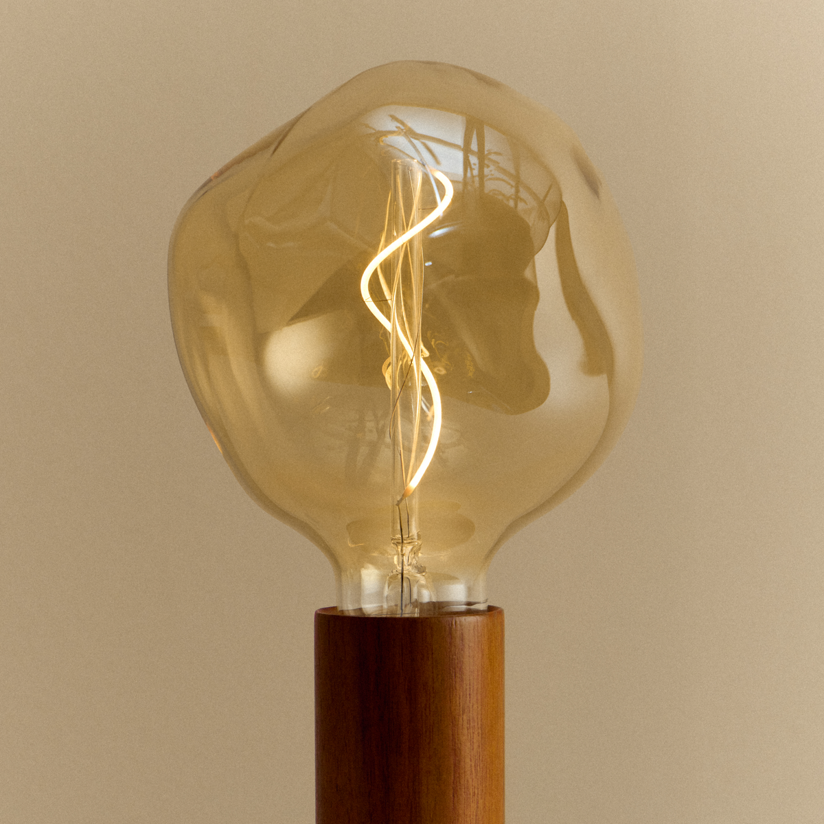 Tala Knuckle Table Lamp Walnut + Voronoi I