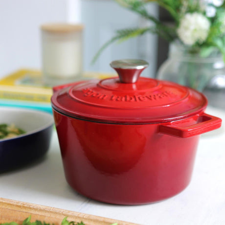 Rinkit Red Ombre Round Cast Iron Casserole Dish - 2.8L