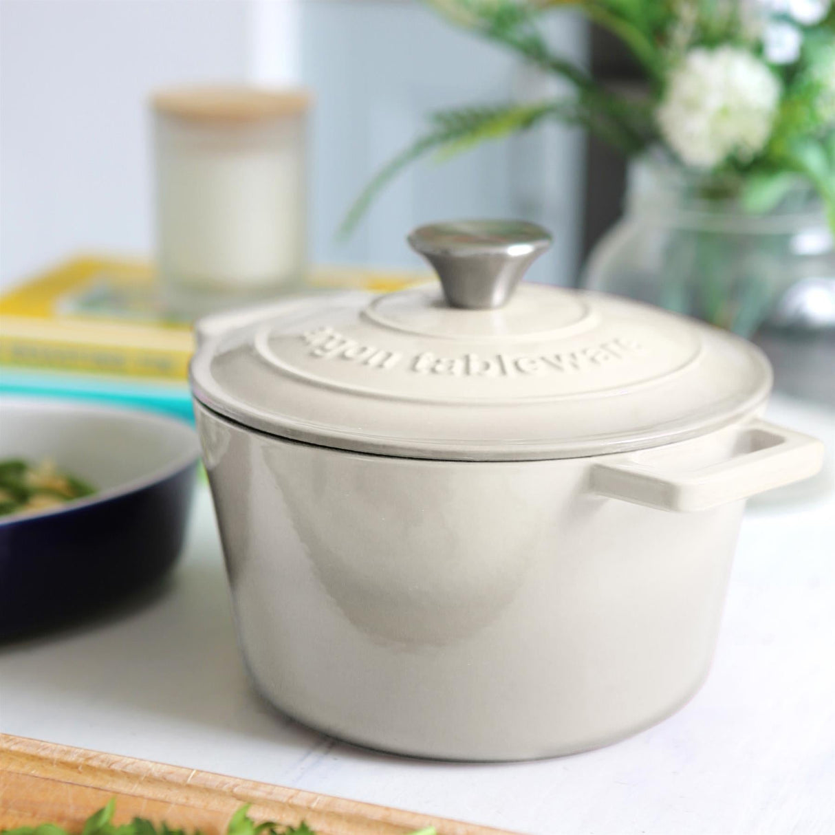 Rinkit Pebble Gloss Round Cast Iron Casserole Dish - 2.8L