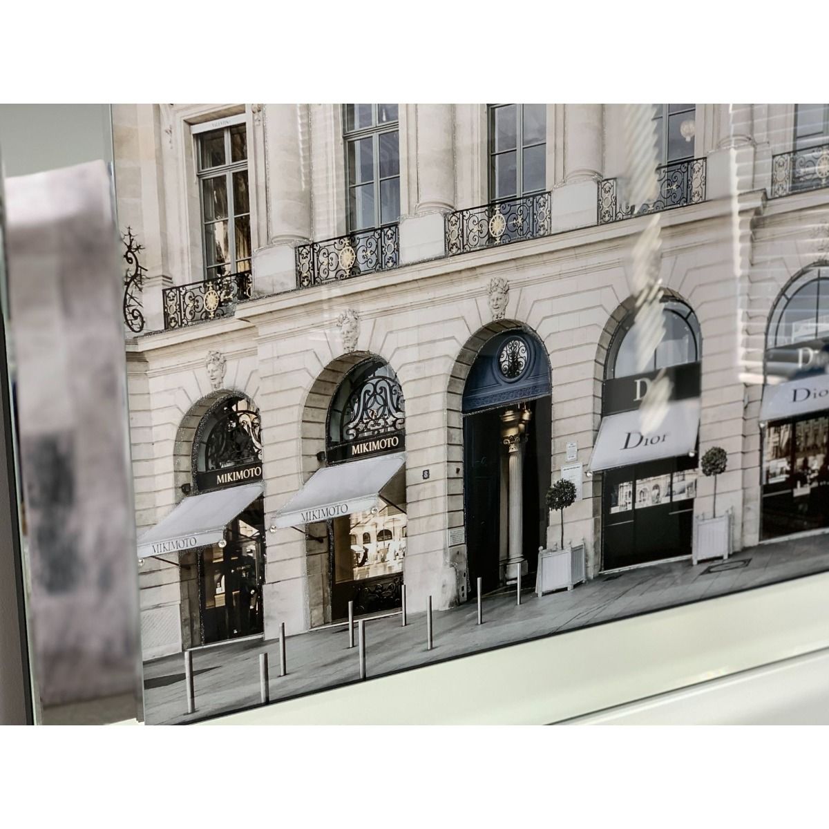 Pagazzi Fashion Store 3 Liquid Art with Mirrored Frame