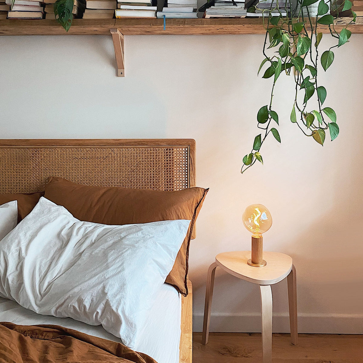 Tala Knuckle Table Lamp in Walnut with Voronoi I