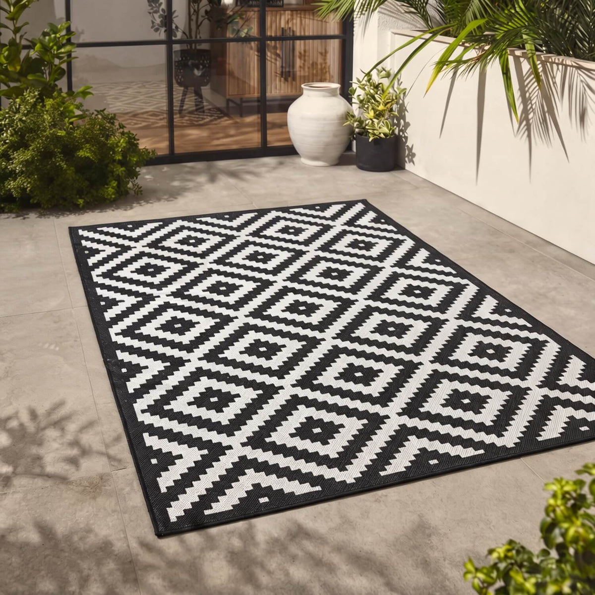 The Rugs Ecology Outdoor Rug Black | 100bl