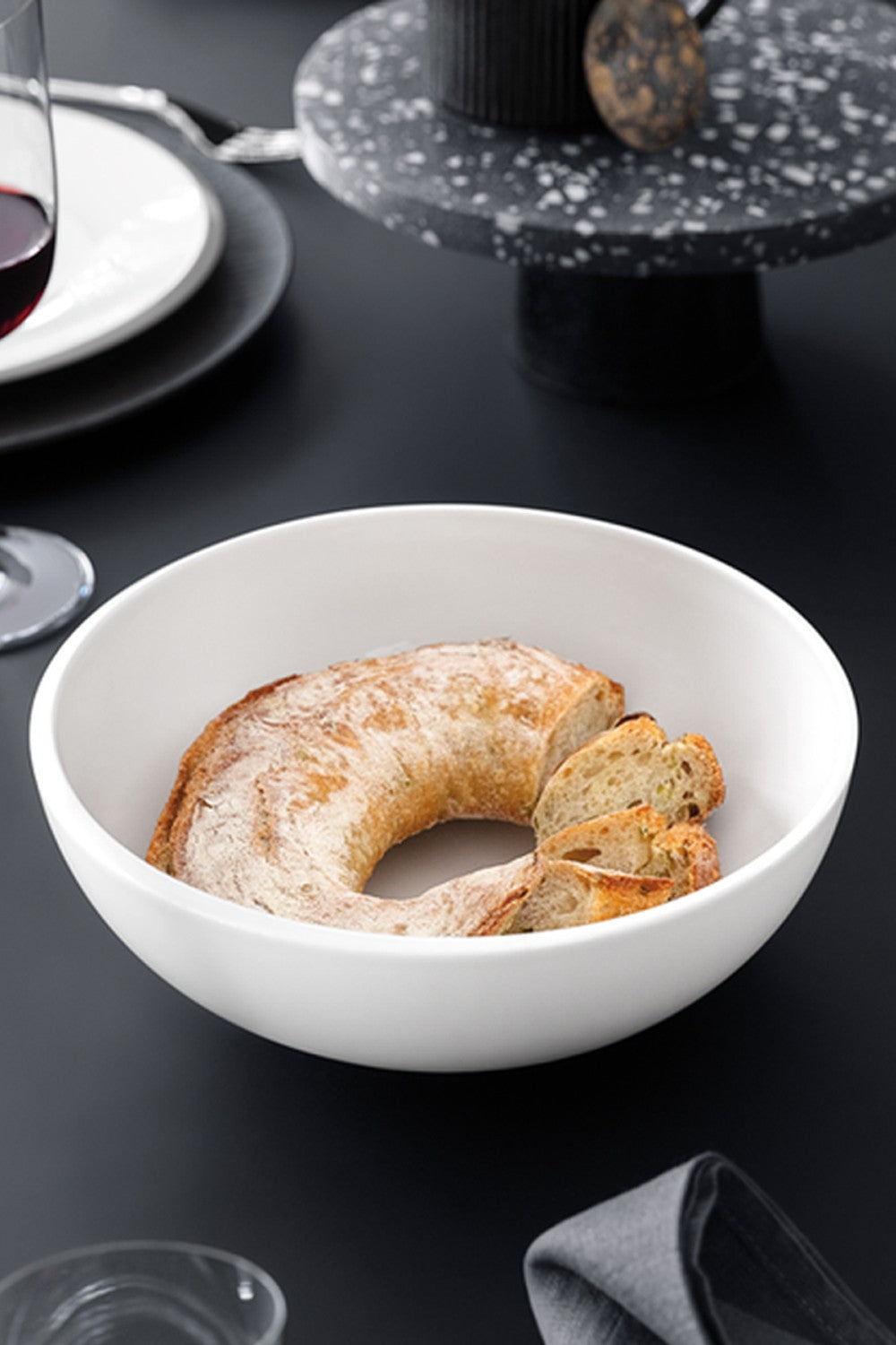 Image - Villeroy & Boch NewMoon Medium Bowl, 2.2L, White