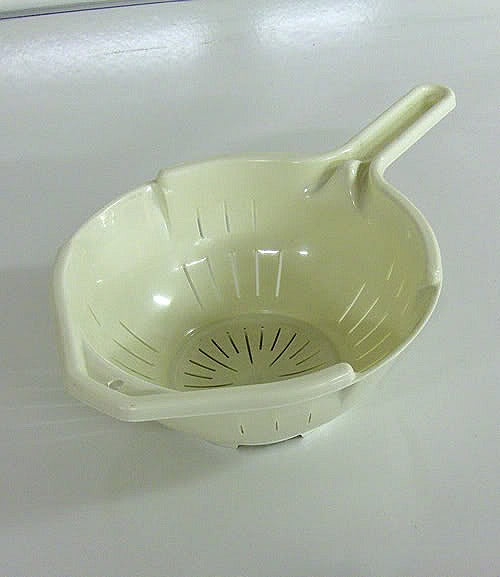 Image - Whitefurze Plastic Colander, Cream
