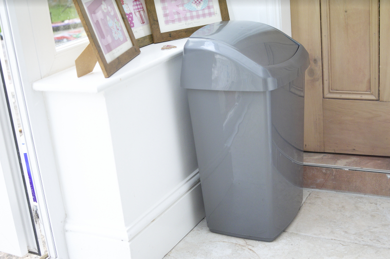 Image - Whitefurze Swing Bin, 50L, Cream